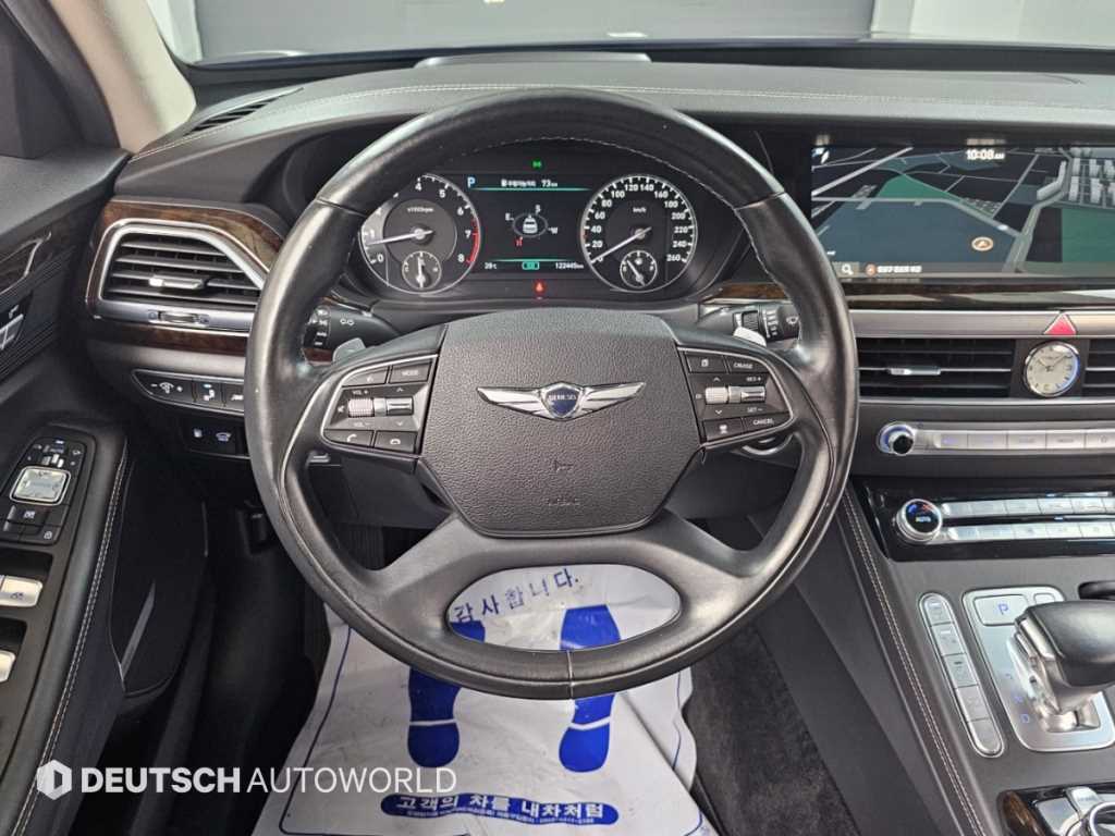 Genesis G90 — photo 13
