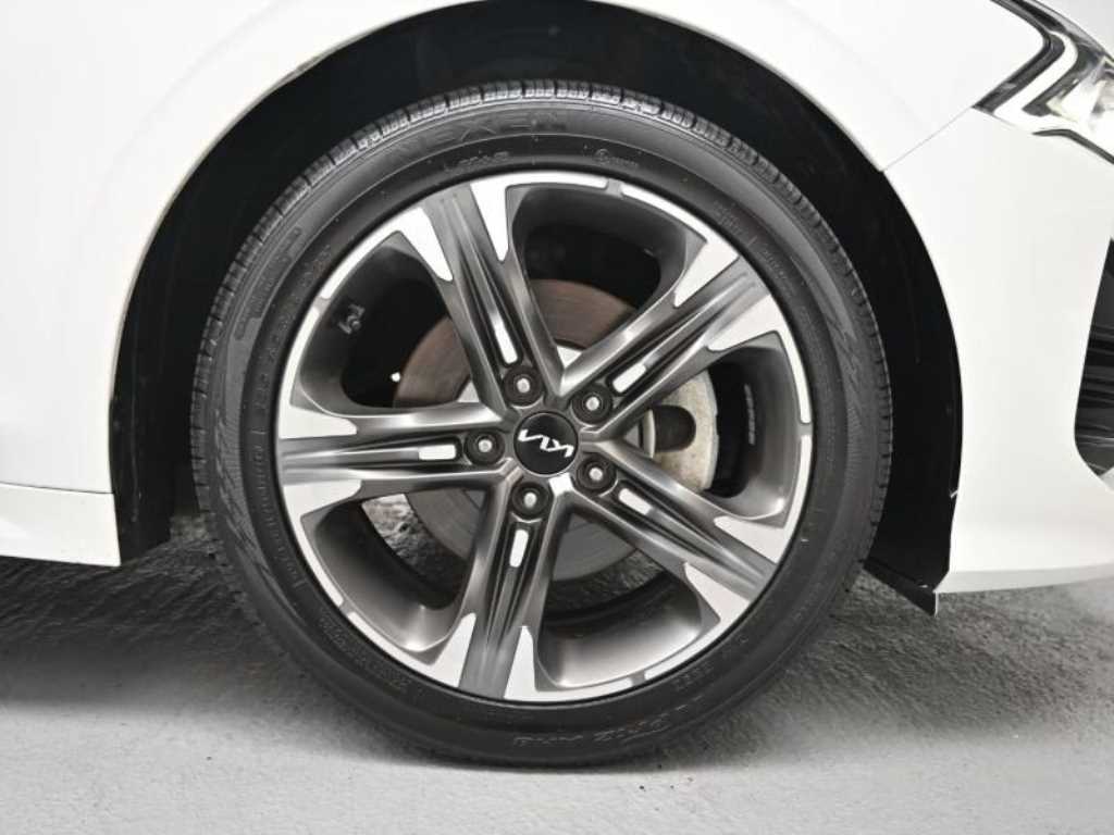 Kia K5 — photo 05