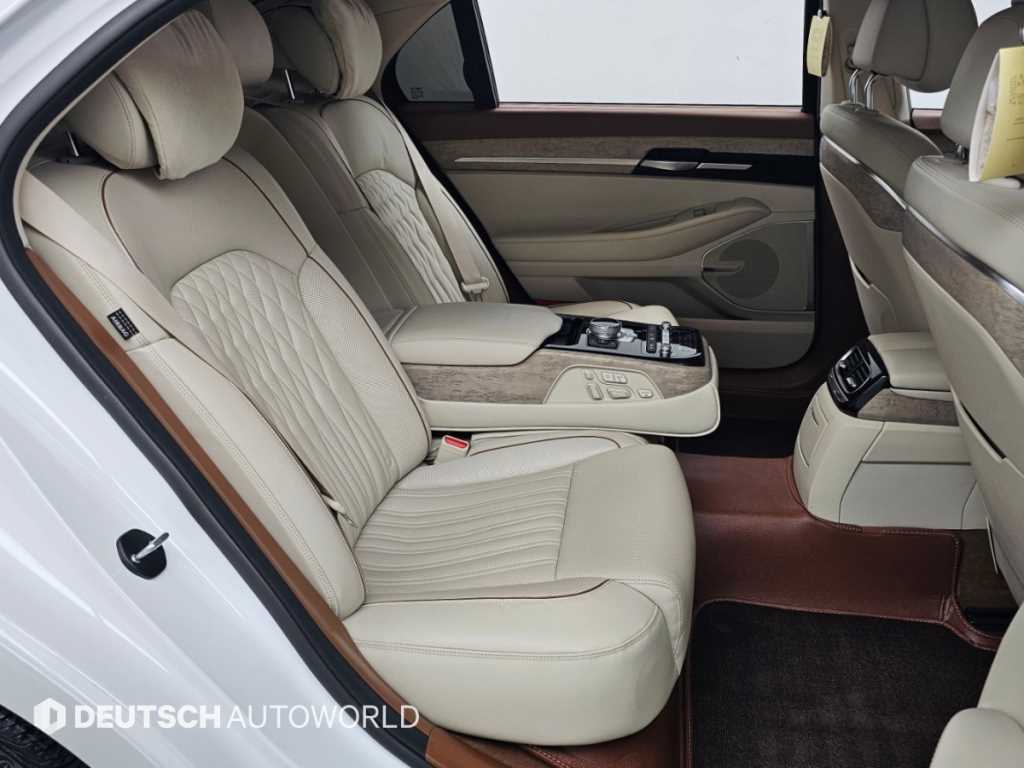 Genesis G90 — photo 13