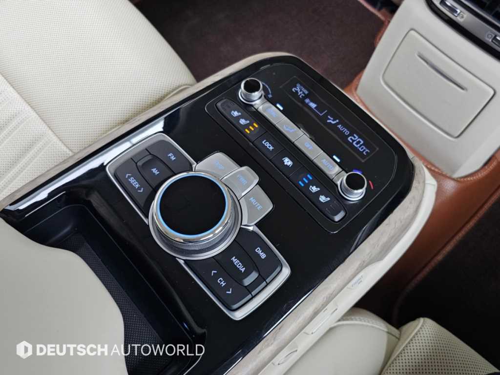 Genesis G90 — photo 17