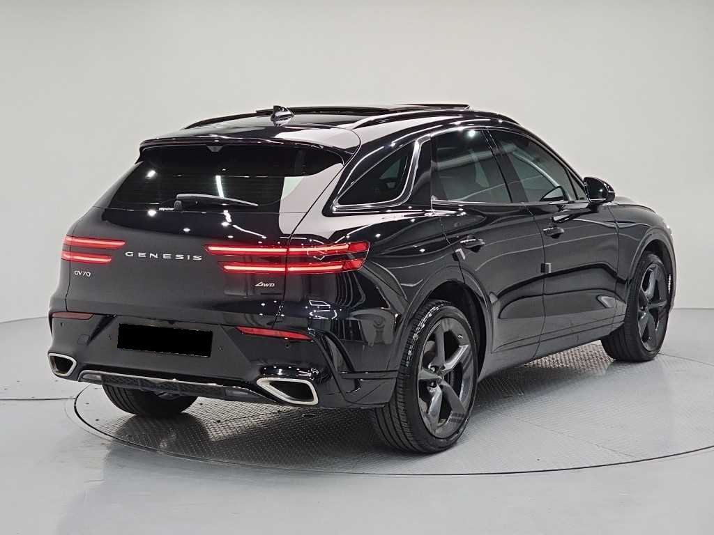 Genesis GV70 — photo 04