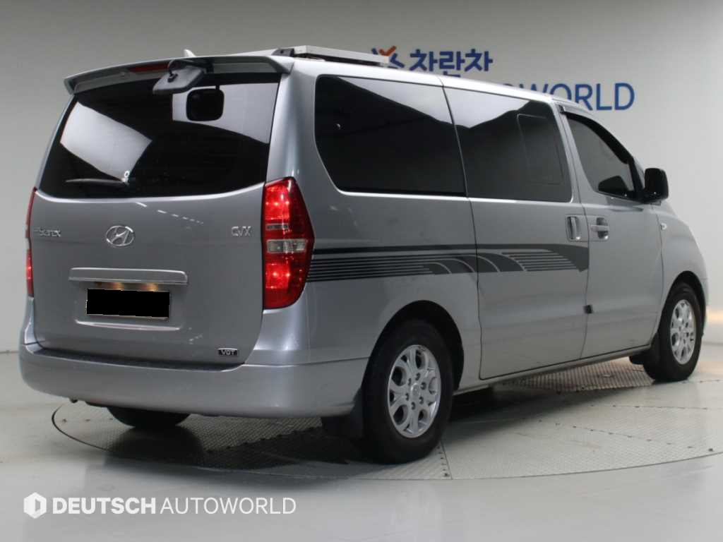Hyundai Starex — photo 02