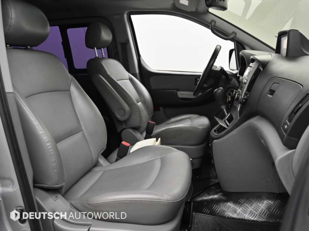 Hyundai Starex — photo 10