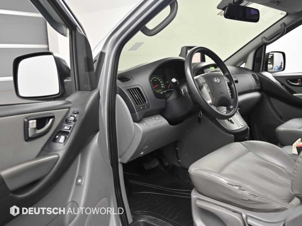 Hyundai Starex — photo 11