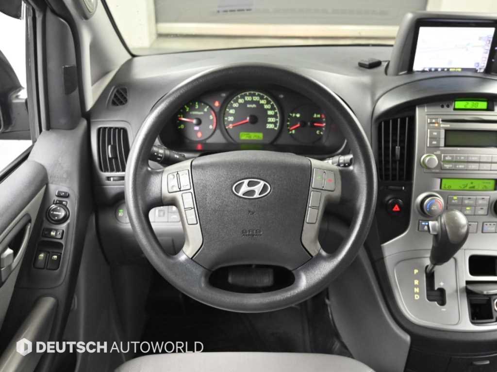 Hyundai Starex — photo 13