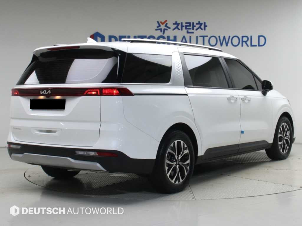 Kia Carnival — photo 02