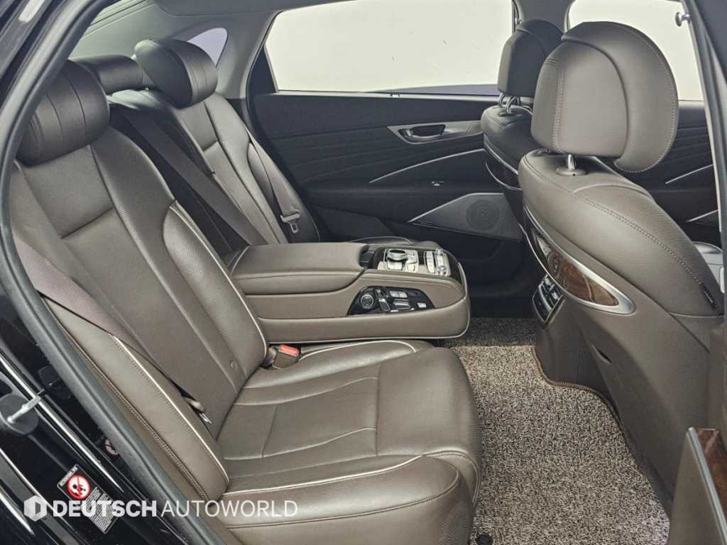 Kia K9 — photo 12