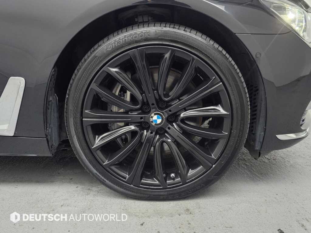 BMW 7-Series — photo 05