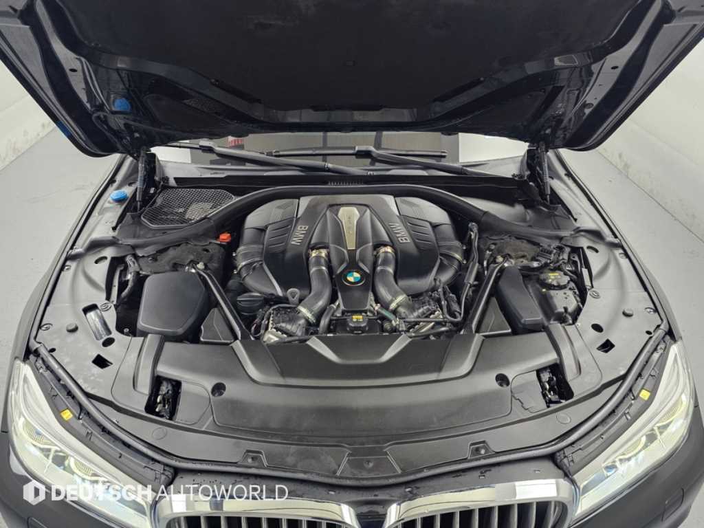 BMW 7-Series — photo 06