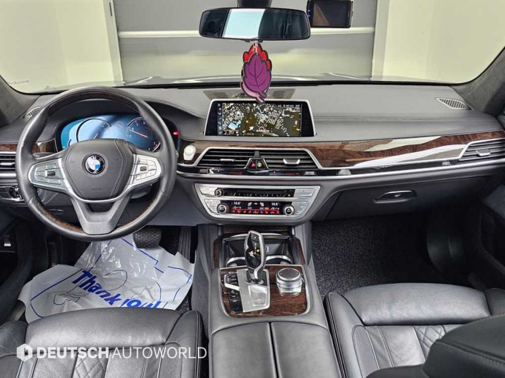BMW 7-Series — photo 07