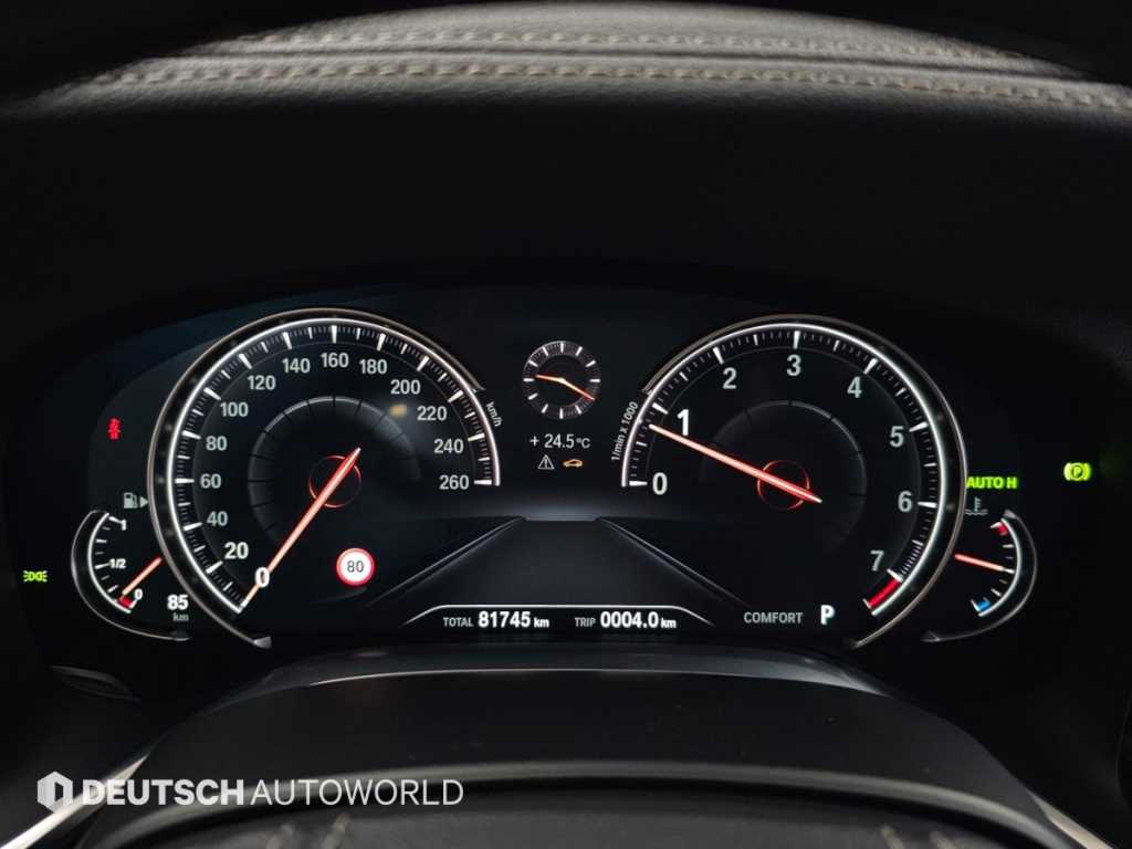 BMW 7-Series — photo 08
