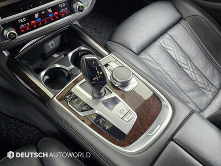 BMW 7-Series — photo 09