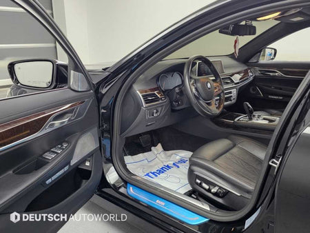 BMW 7-Series — photo 11