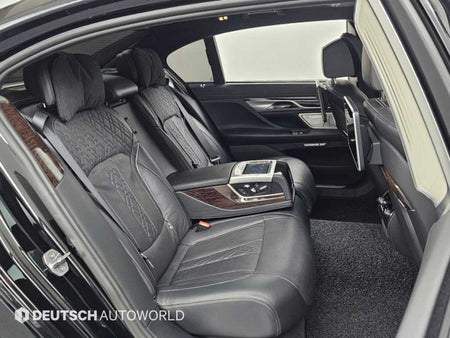 BMW 7-Series — photo 12