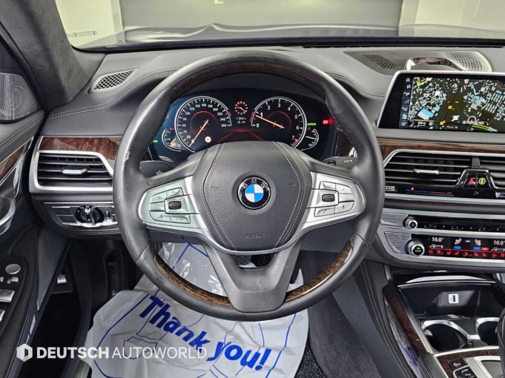 BMW 7-Series — photo 13