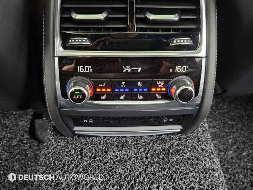 BMW 7-Series — photo 16