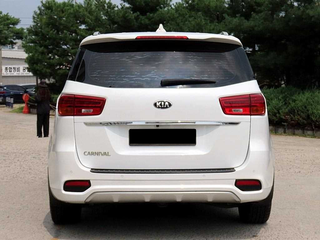 Kia Carnival — photo 04