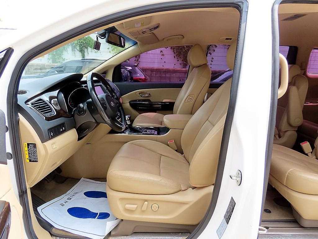 Kia Carnival — photo 05