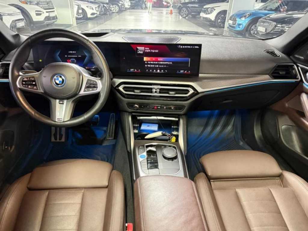 BMW i4 — photo 08