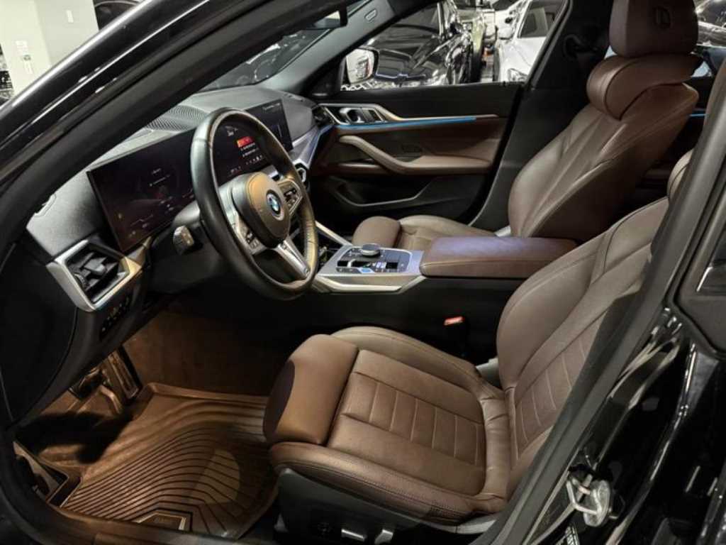 BMW i4 — photo 10