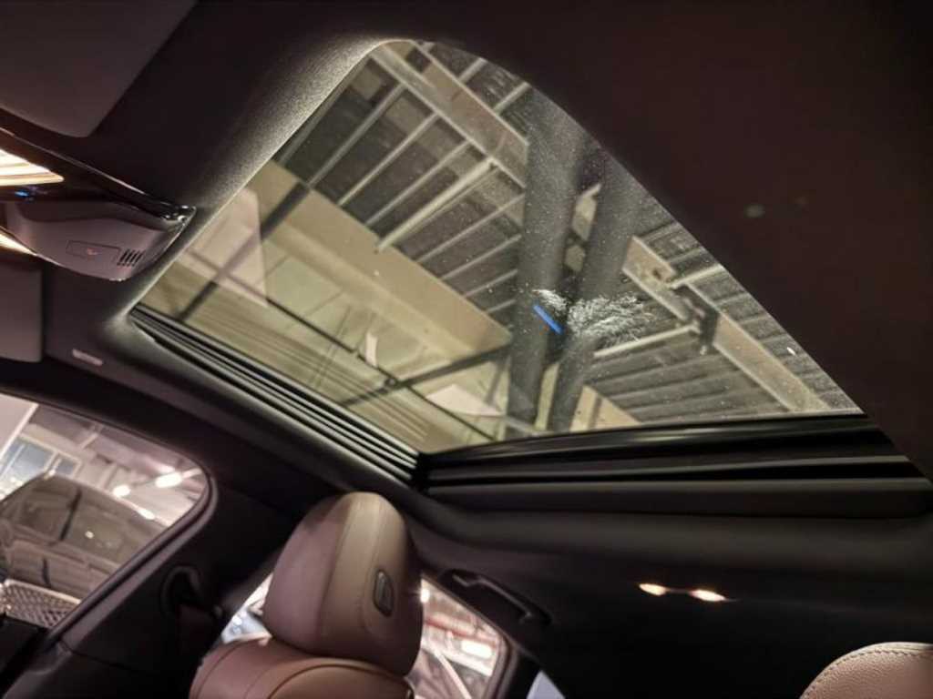BMW i4 — photo 16