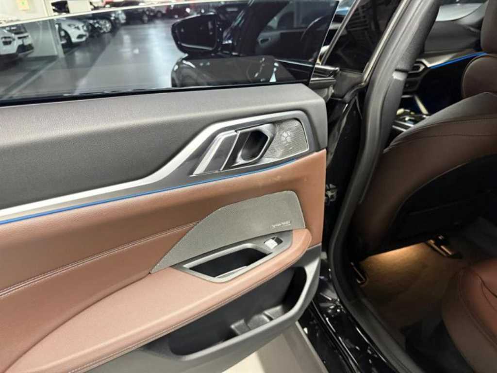 BMW i4 — photo 18