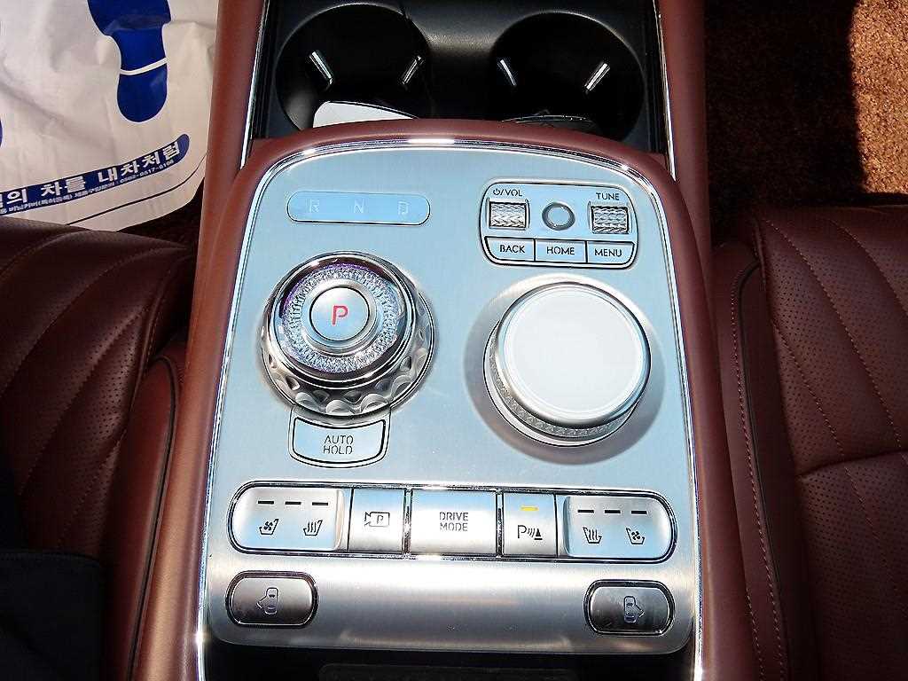 Genesis G90 — photo 11