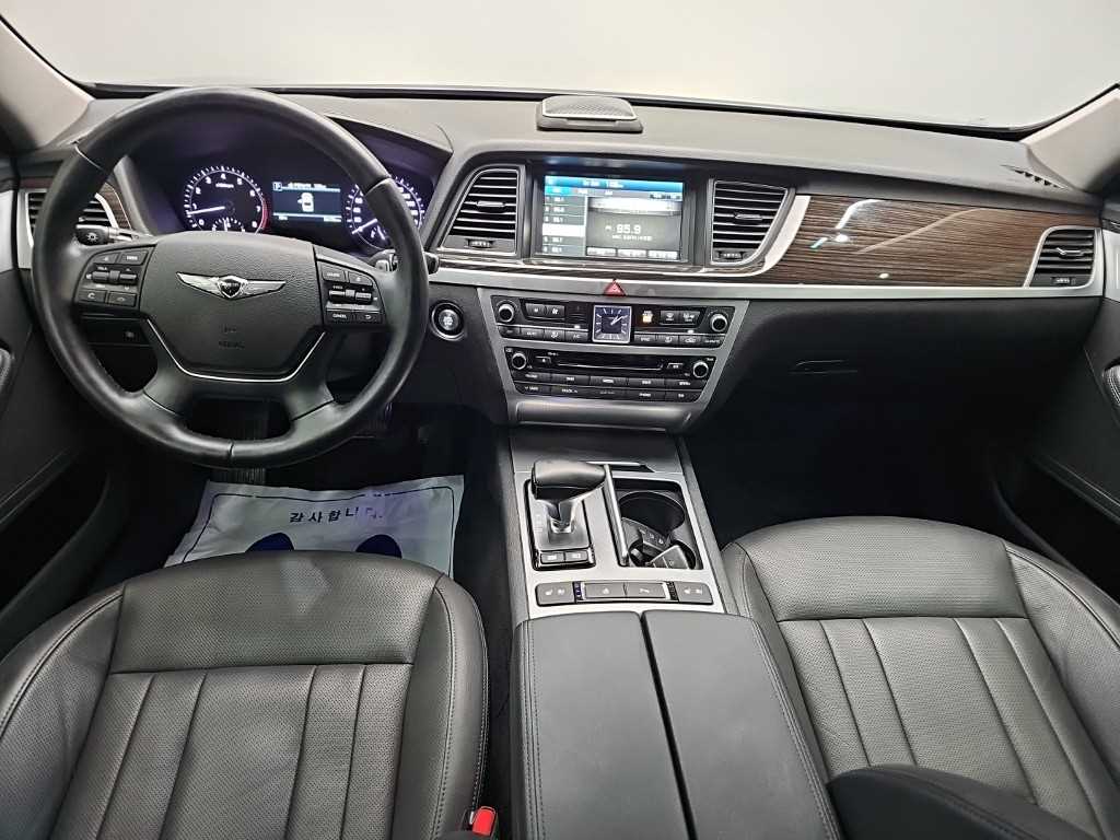 Genesis G80 — photo 07