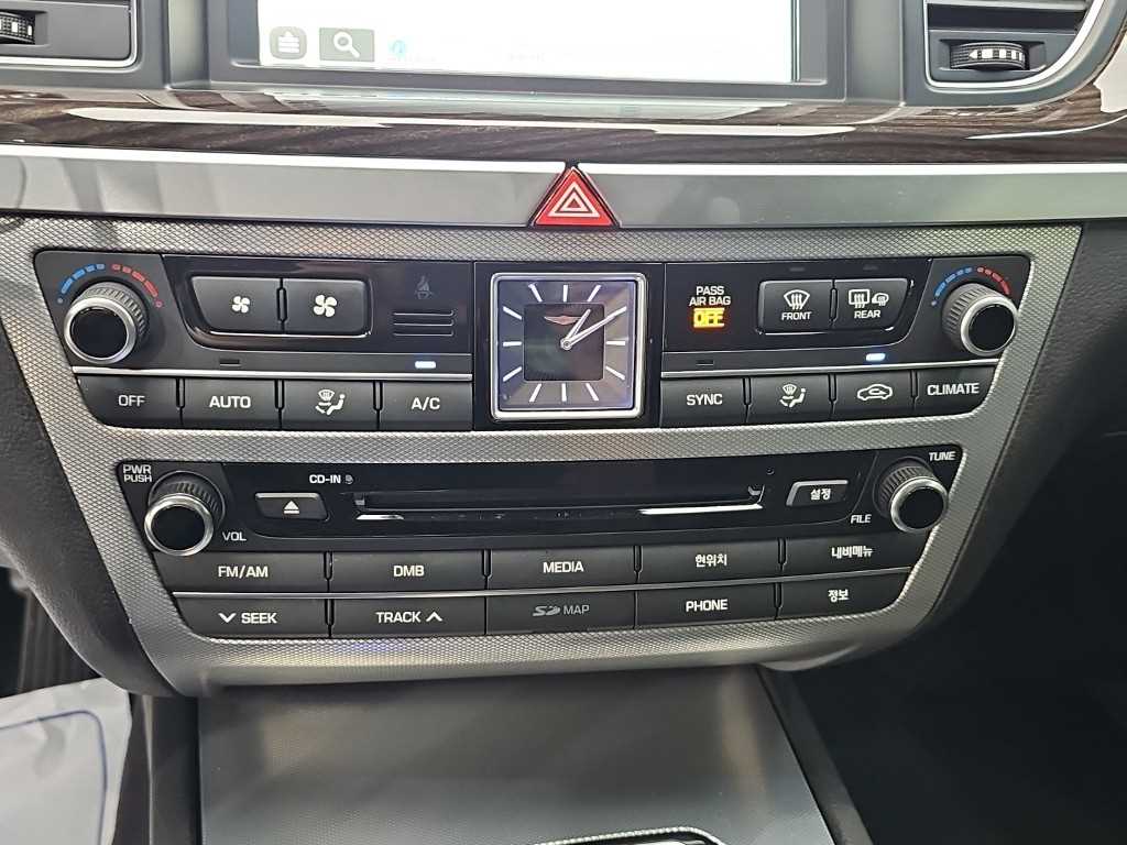 Genesis G80 — photo 10
