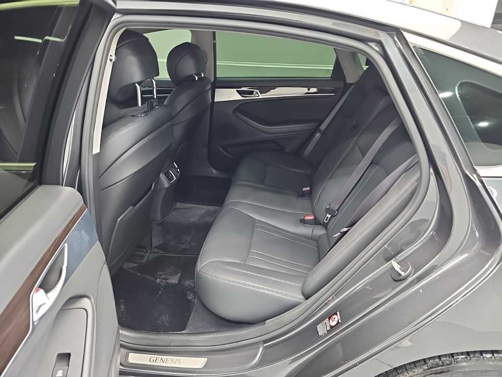 Genesis G80 — photo 12