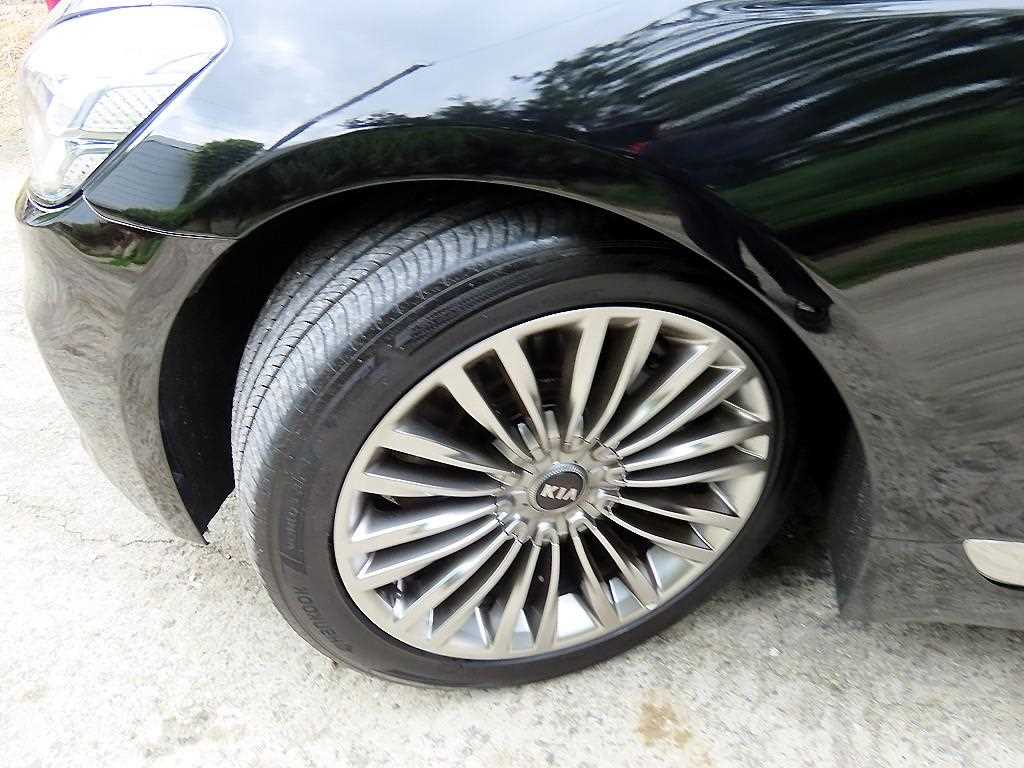 Kia K9 — photo 20