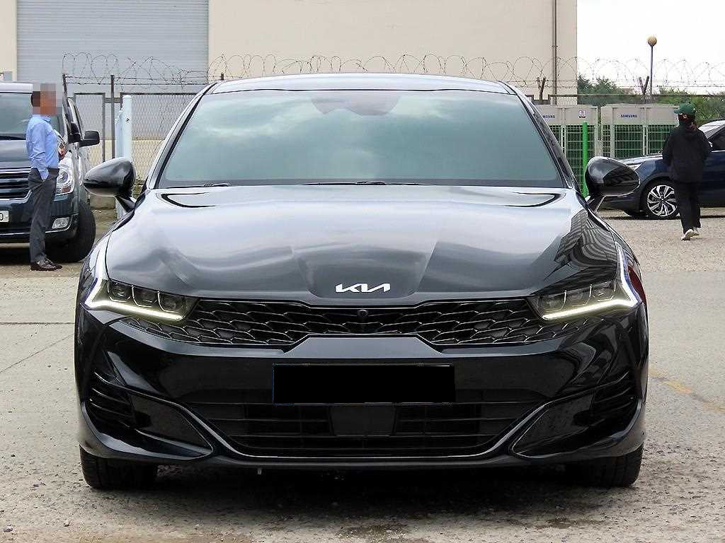 Kia K5 — photo 01