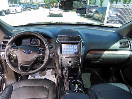 Ford Explorer — photo 07