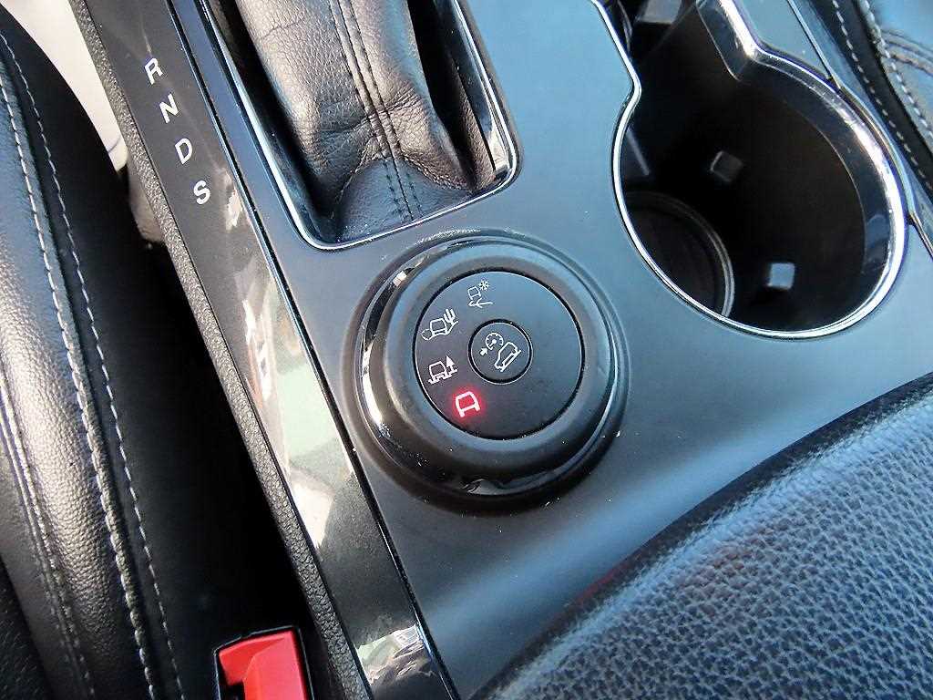 Ford Explorer — photo 13