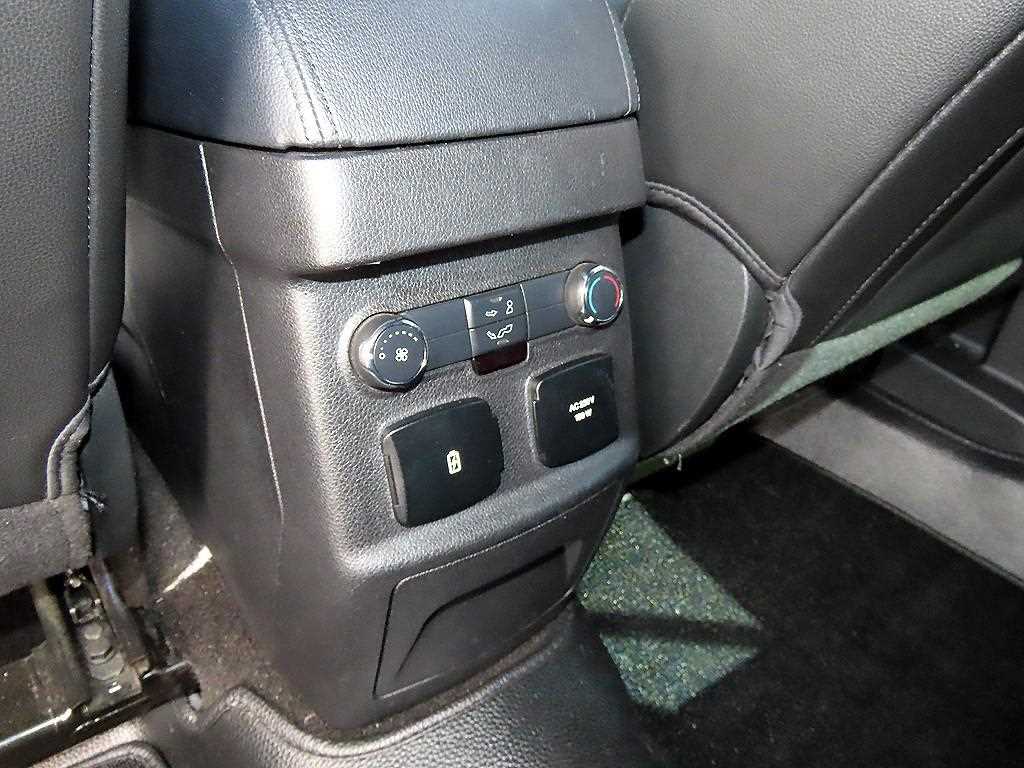 Ford Explorer — photo 16