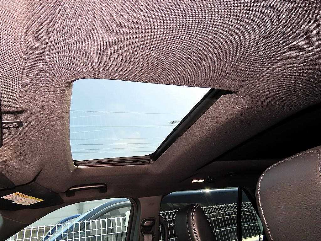Ford Explorer — photo 17