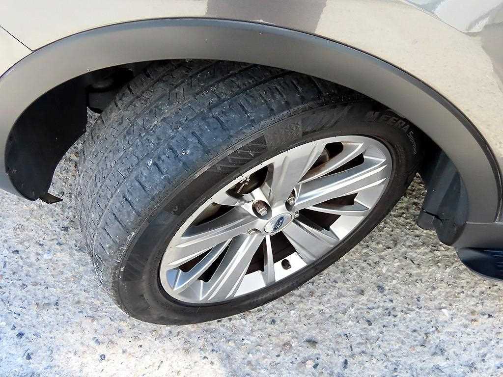 Ford Explorer — photo 20
