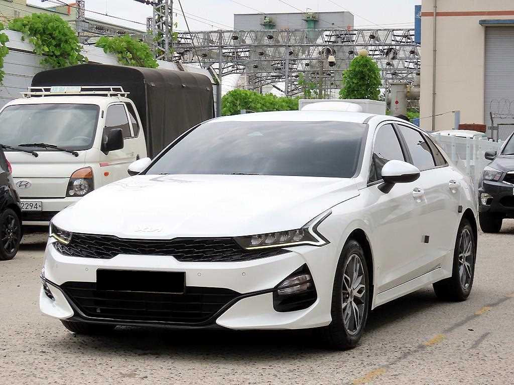 Kia K5 — photo 02