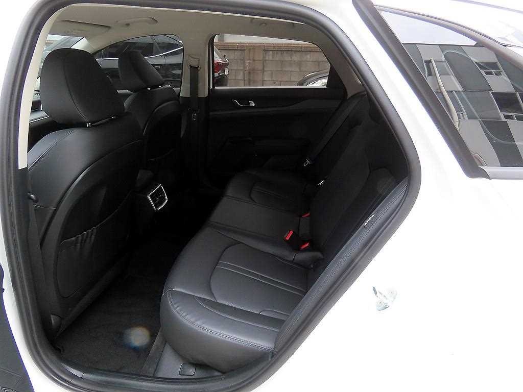 Kia K5 — photo 06