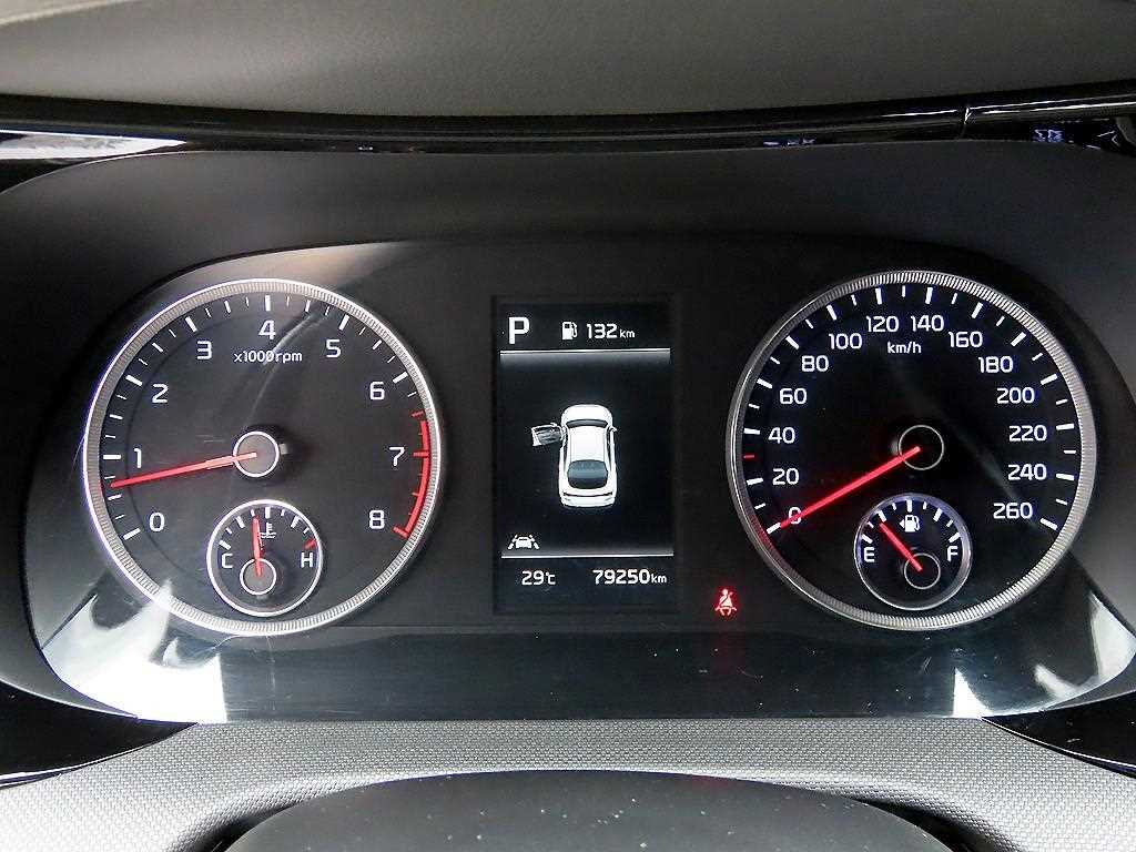 Kia K5 — photo 09