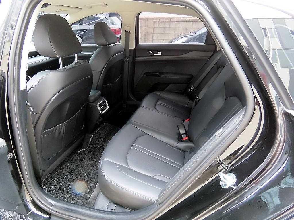 Kia K5 — photo 06