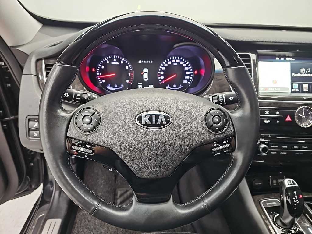 Kia K9 — photo 09
