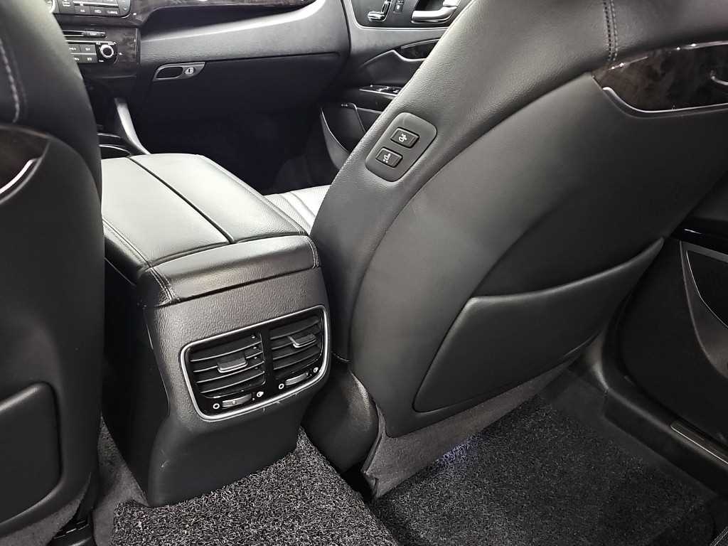Kia K9 — photo 13