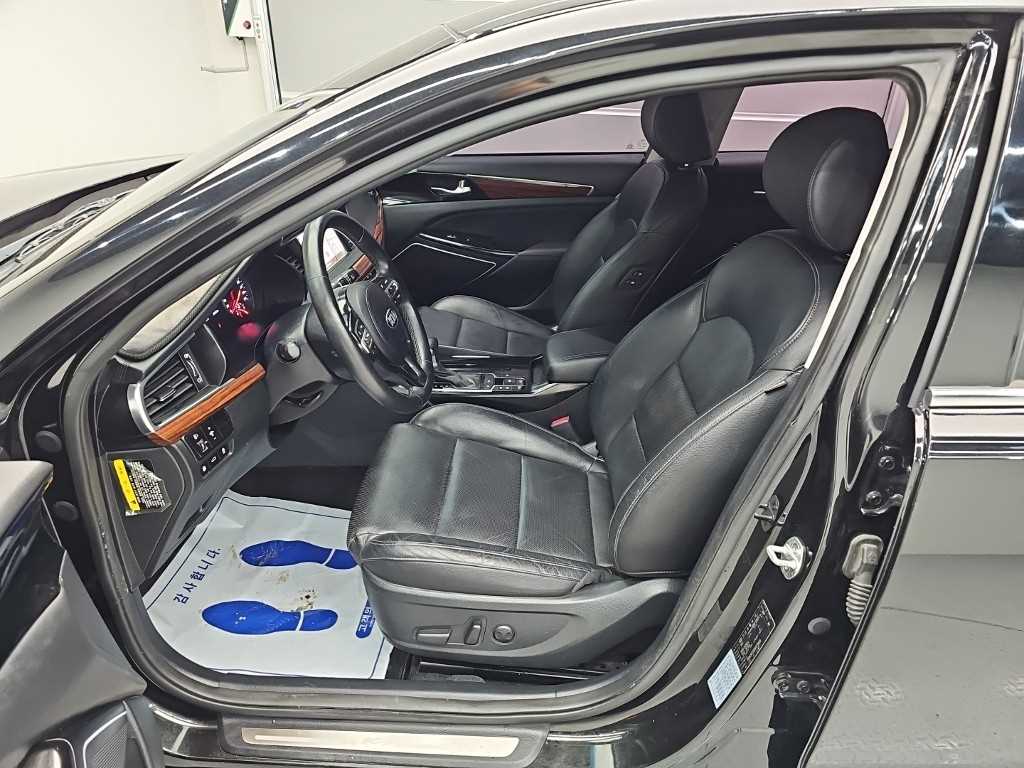 Kia K7 — photo 11