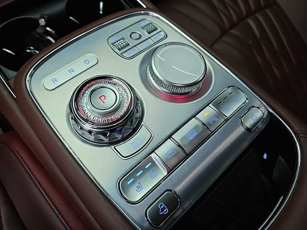 Genesis G90 — photo 08