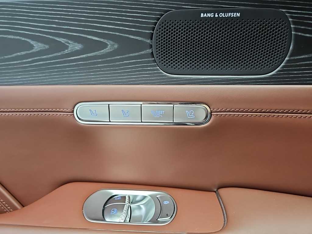 Genesis G90 — photo 14