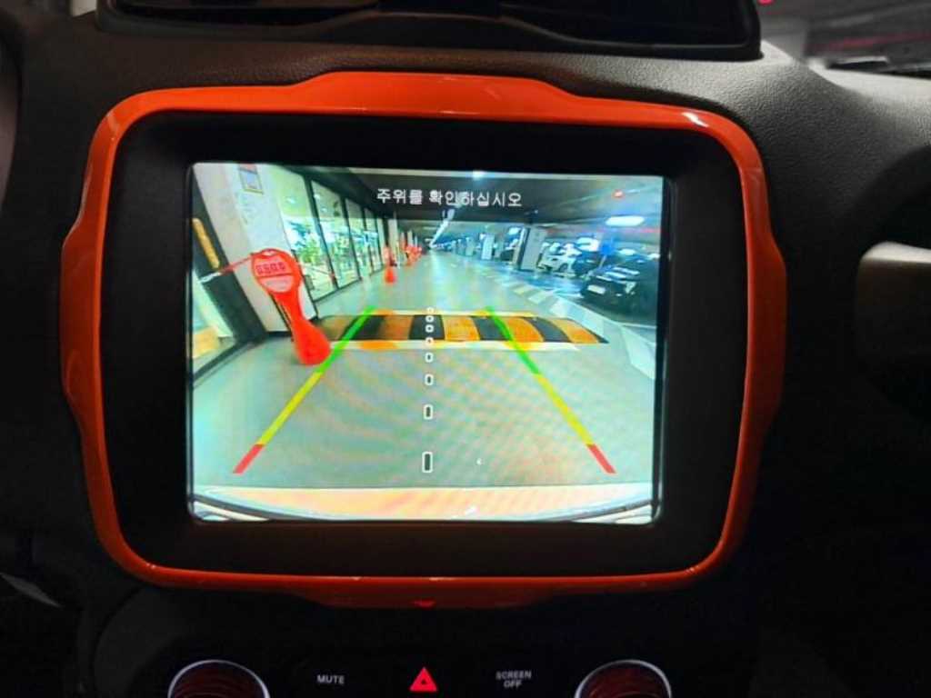 Jeep Renegade — photo 11