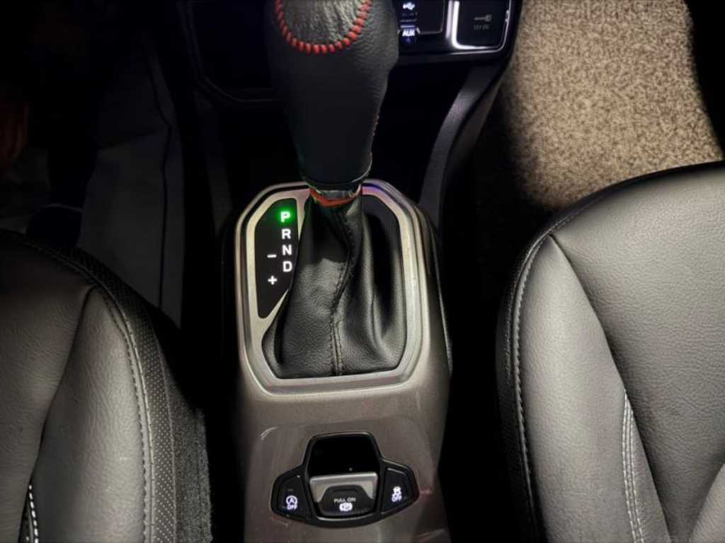 Jeep Renegade — photo 12