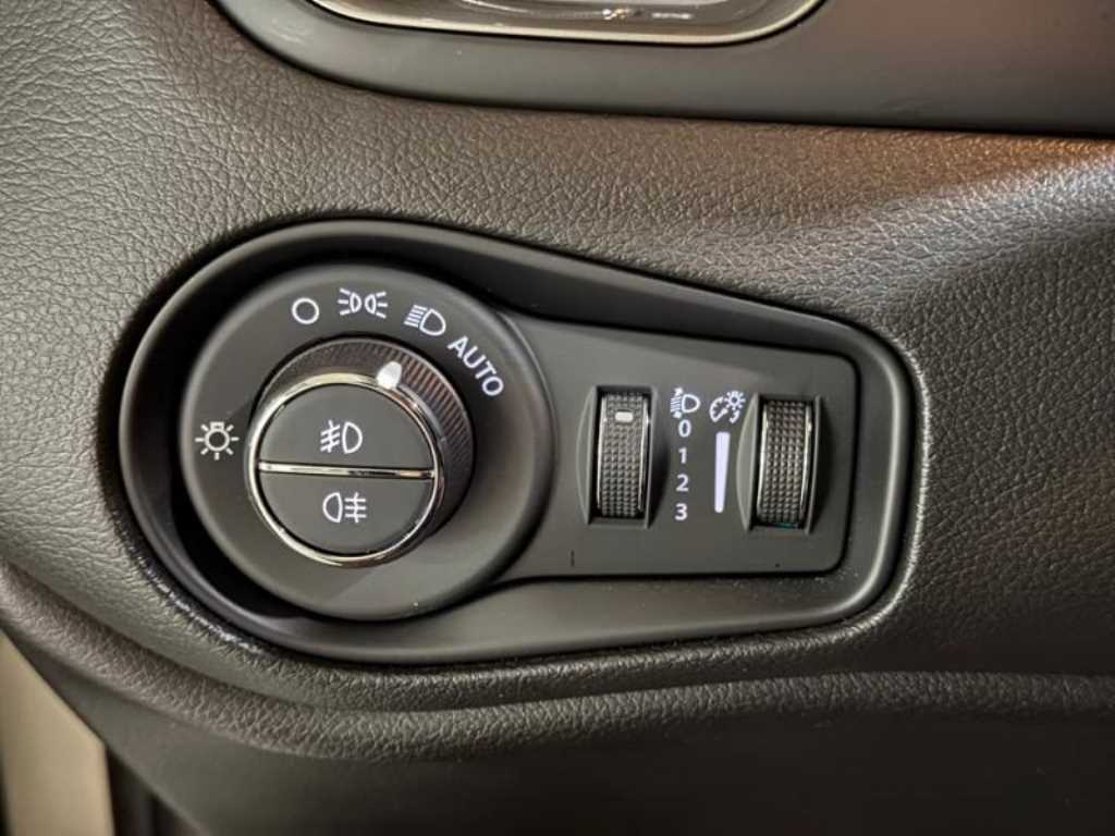 Jeep Renegade — photo 13