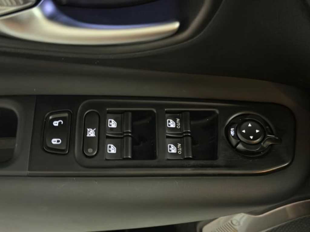 Jeep Renegade — photo 16